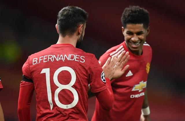  曼联防线溃败遭血洗，马奎尔失误成导火索  