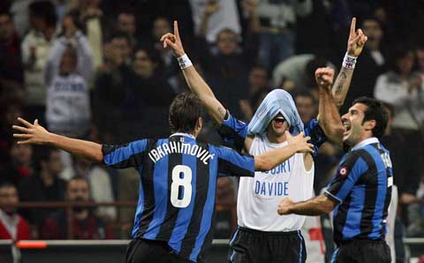  AC米兰德比战红牌危机险胜国际米兰  